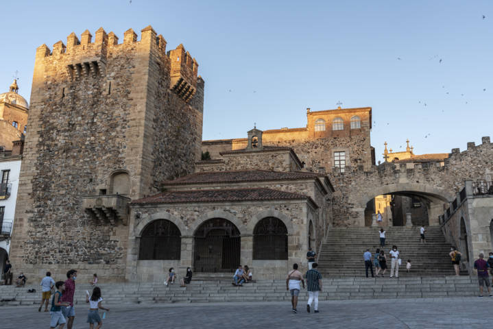18 - Caceres - ciudad - ermita de La Paz y Torre de Bujaco